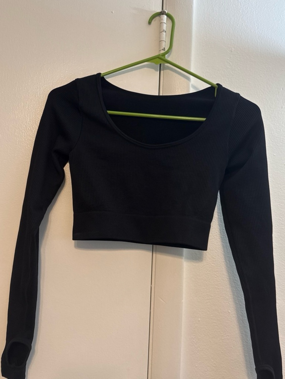 Women’s Black Ribbed Long-Sleeve Crop Top